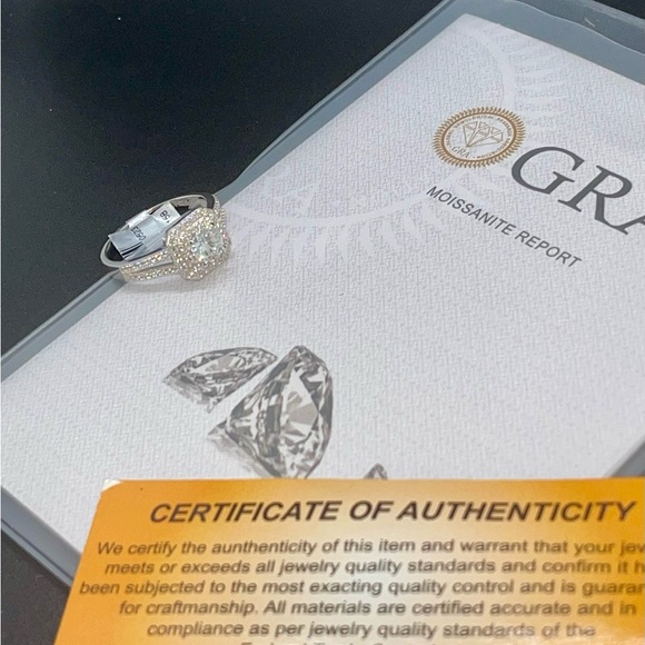 VVS GRA certified Moissanite diamond engagement ring, 100% passes diamond tester - Picture 6 of 6